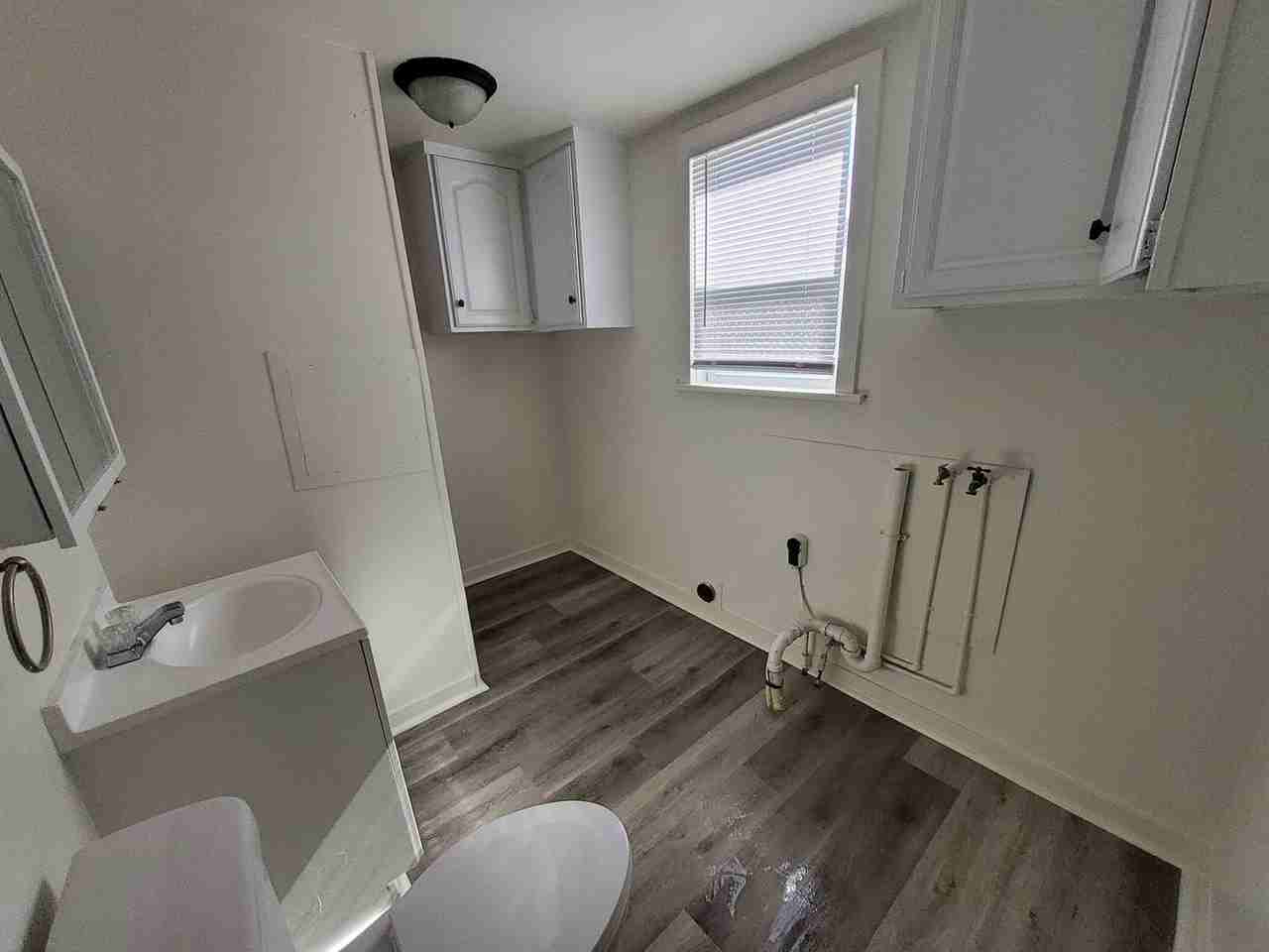 317 Chute St - Photo 7 of 20