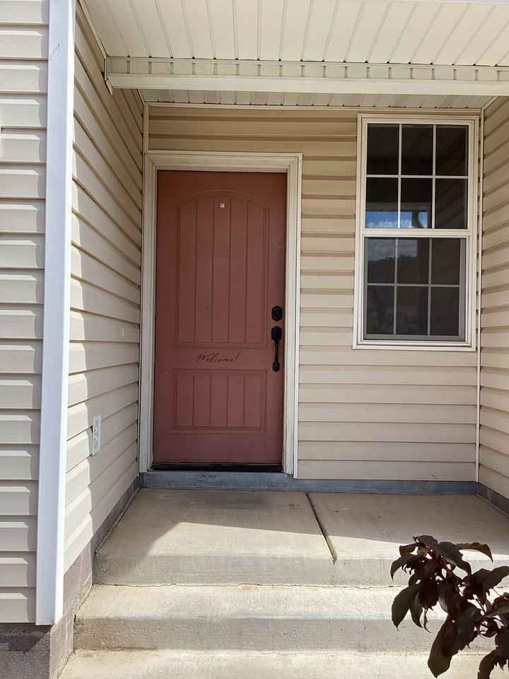 545 E 2015 N - Photo 2 of 14