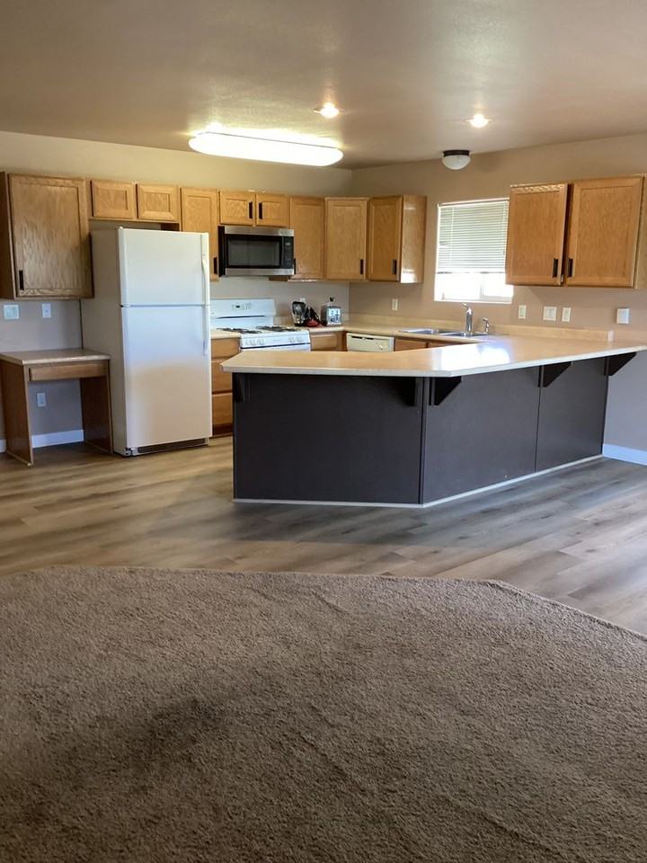 545 E 2015 N - Photo 4 of 14