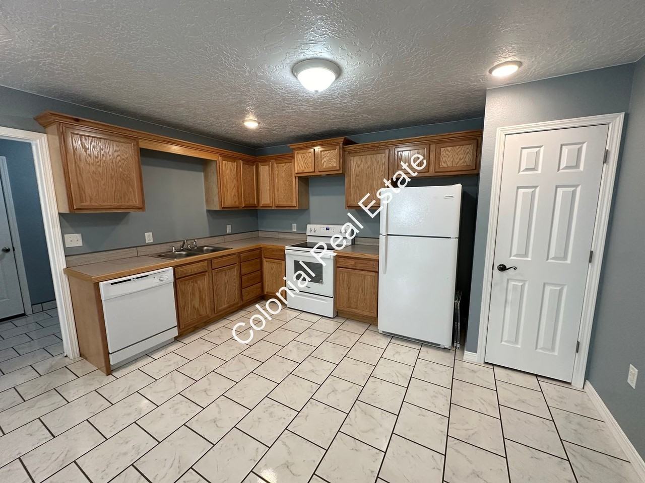 1704 W 12th Street - Photo 3 of 9