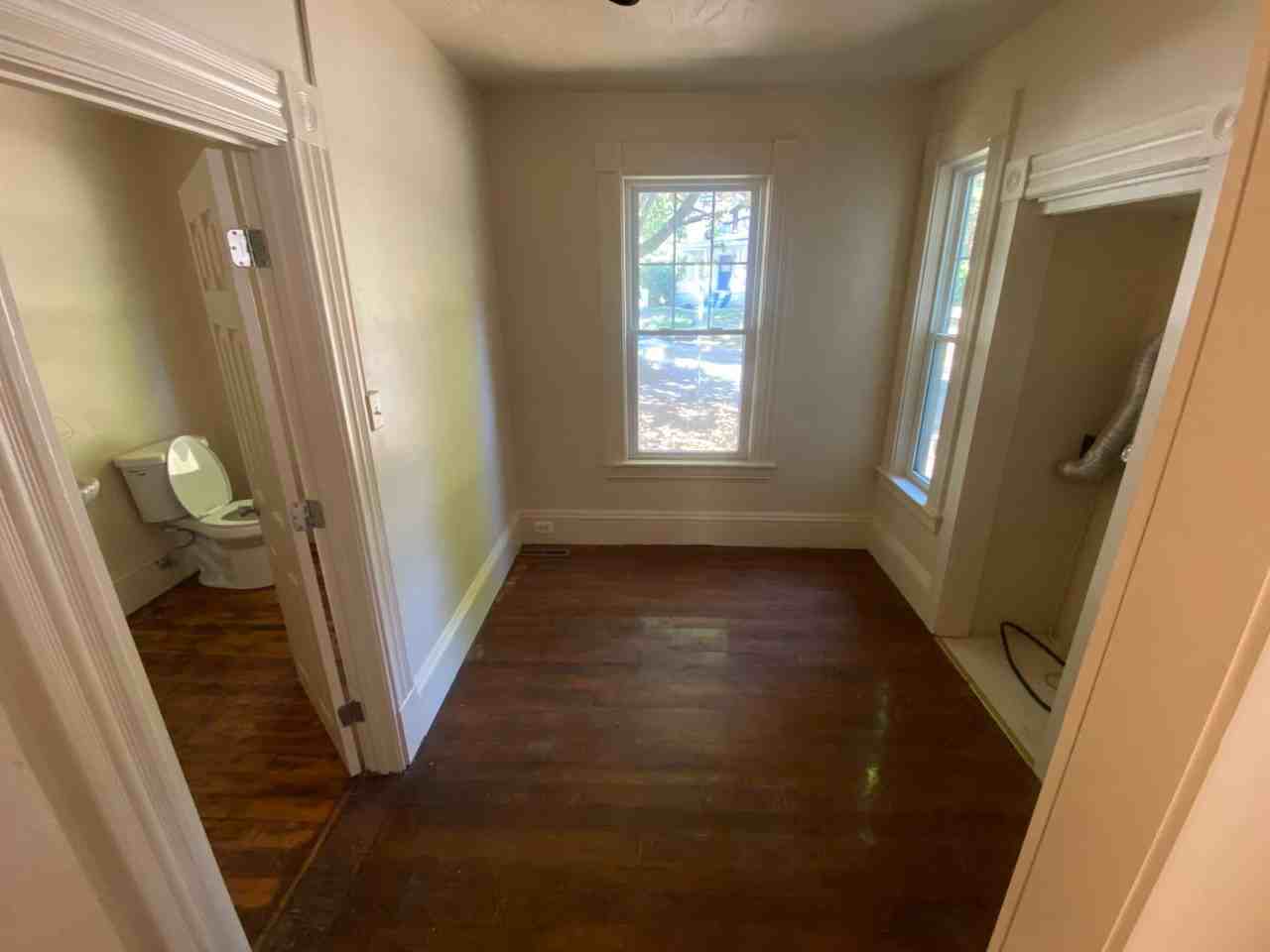 39 Library St - Photo 2 of 10