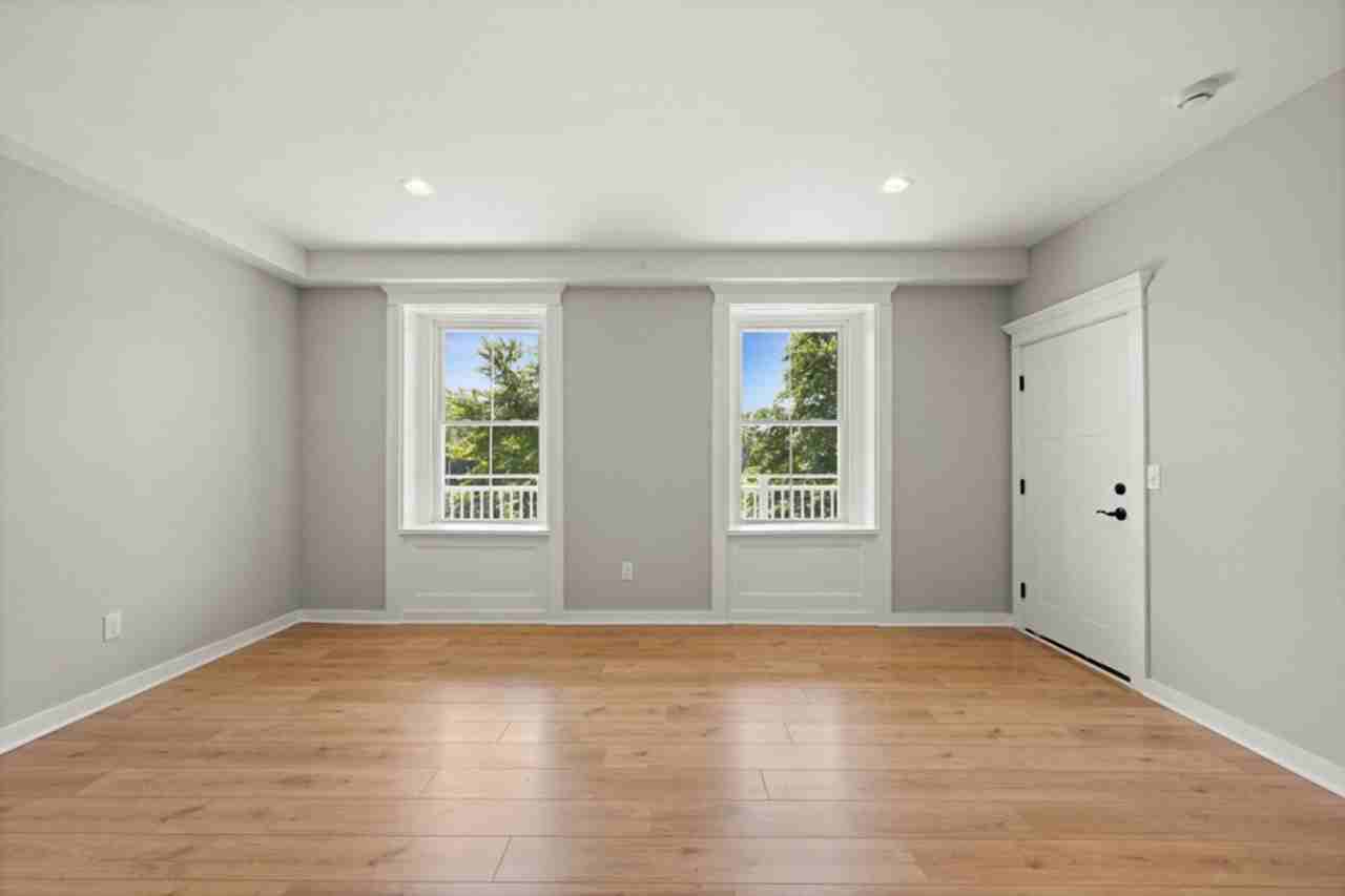 14 Dock St #3E - Photo 2 of 11