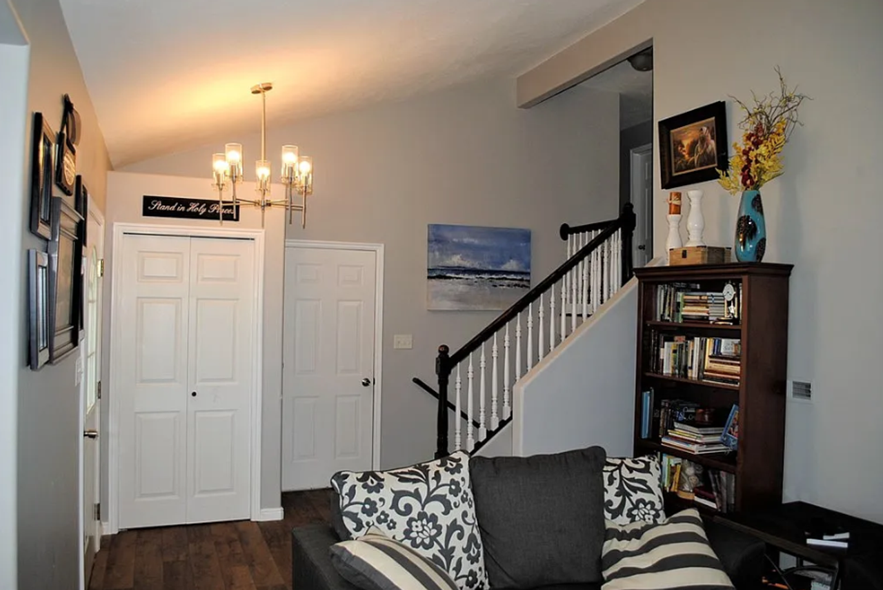 839 Engleman St - Photo 3 of 24