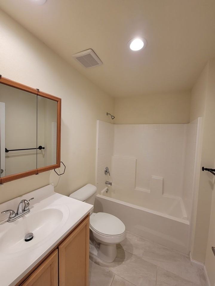 2728 Brighton St - Photo 7 of 21