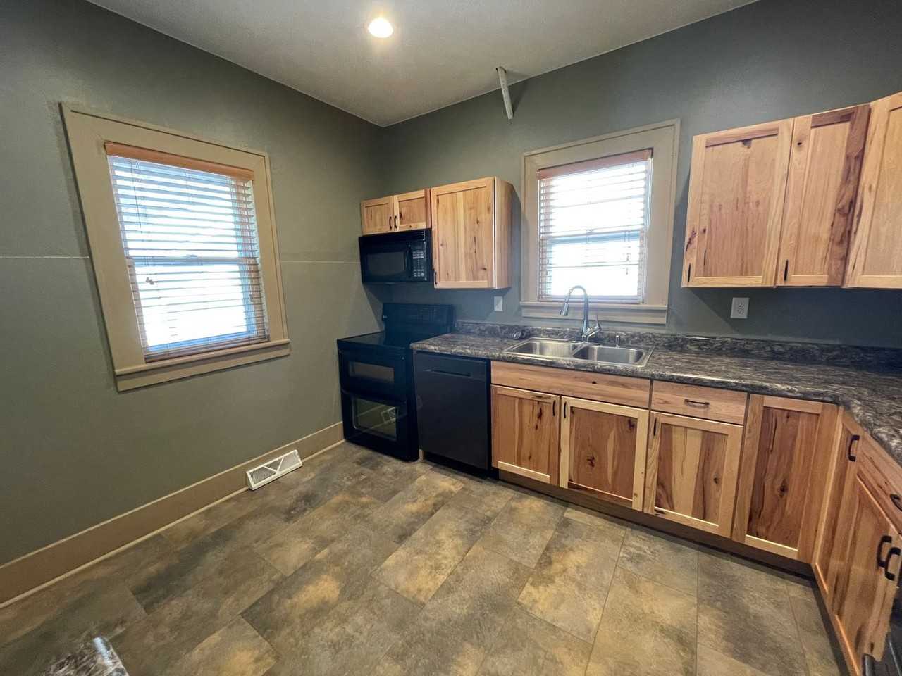 1433 6th Ave S - Photo 2 of 13