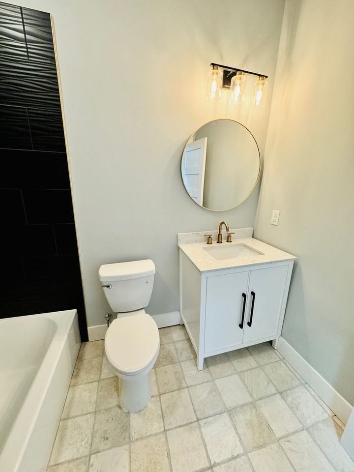 1105 E 38th St - Photo 2 of 17