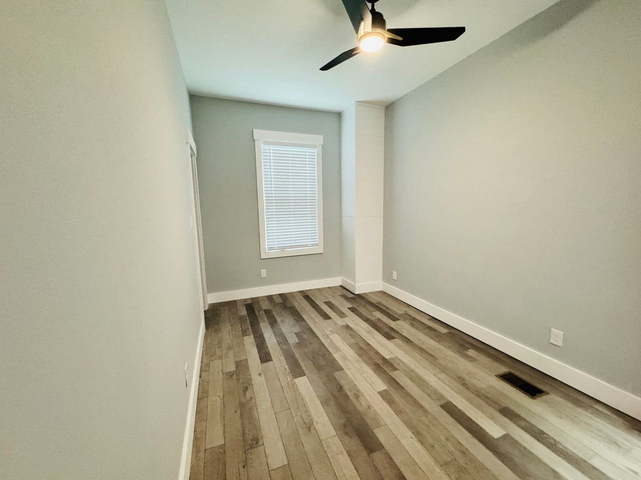 1105 E 38th St - Photo 6 of 17