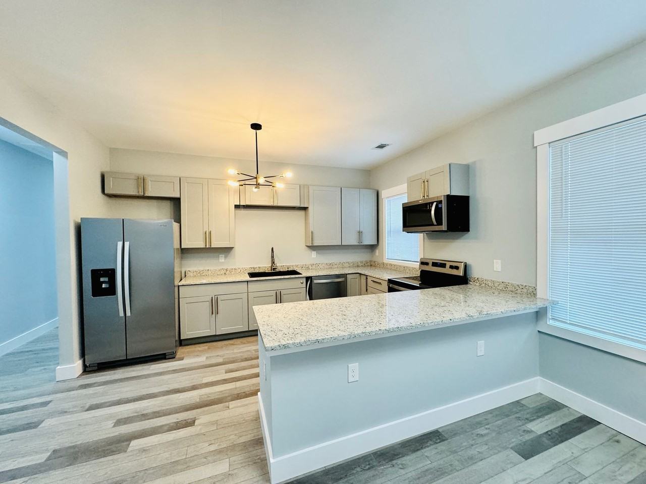 1107 E 38th St - Photo 2 of 20