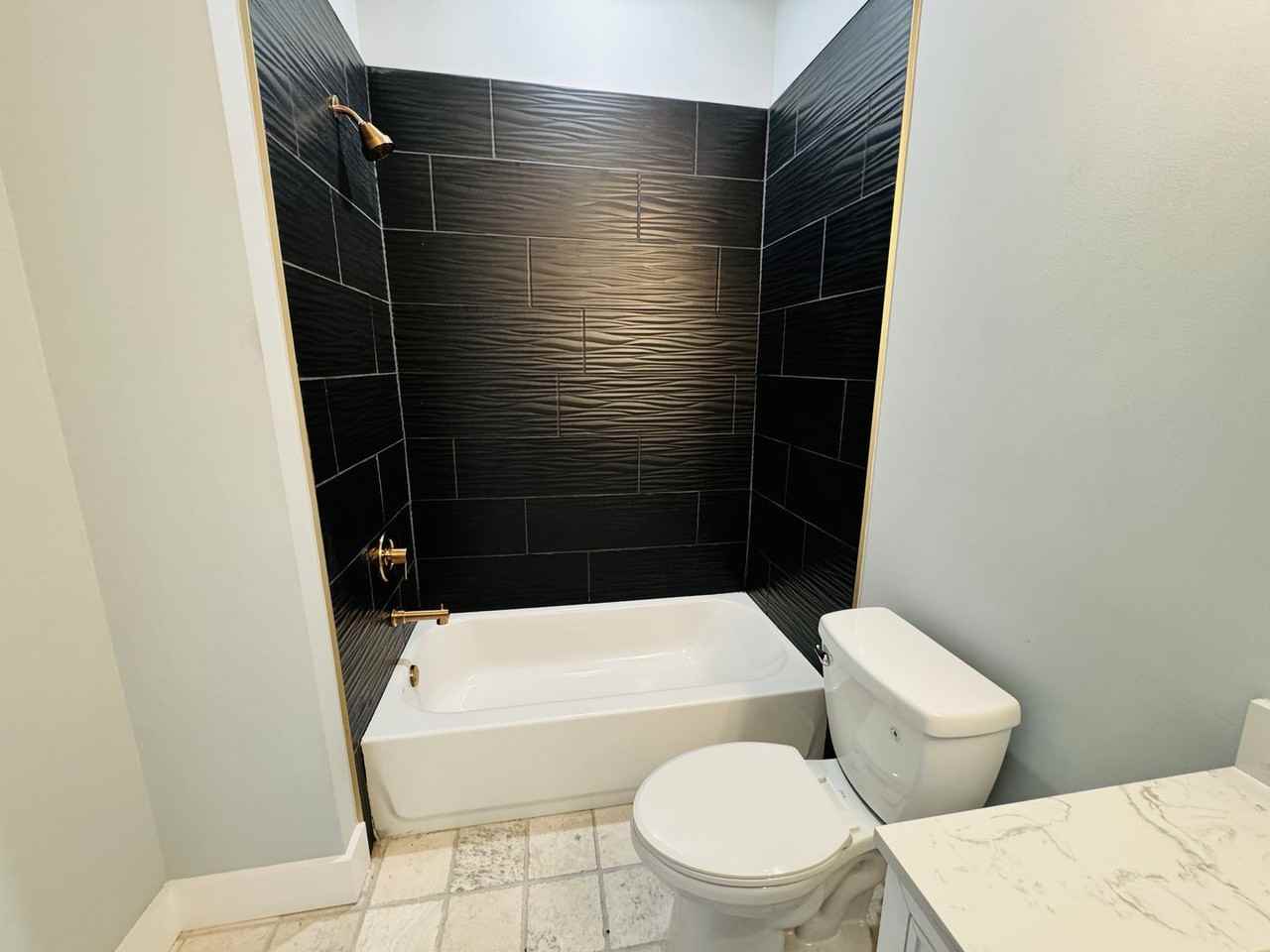 1107 E 38th St - Photo 3 of 20