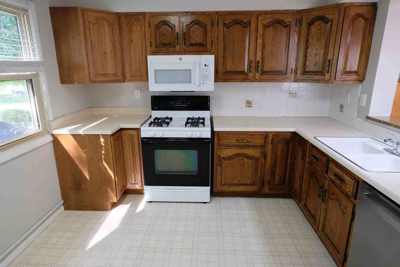 1418 Hanson Dr - Photo 4 of 17