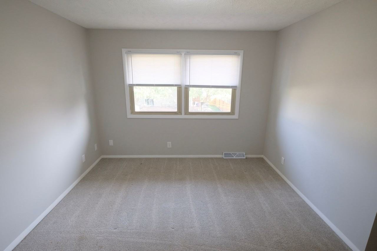 1418 Hanson Dr - Photo 5 of 17