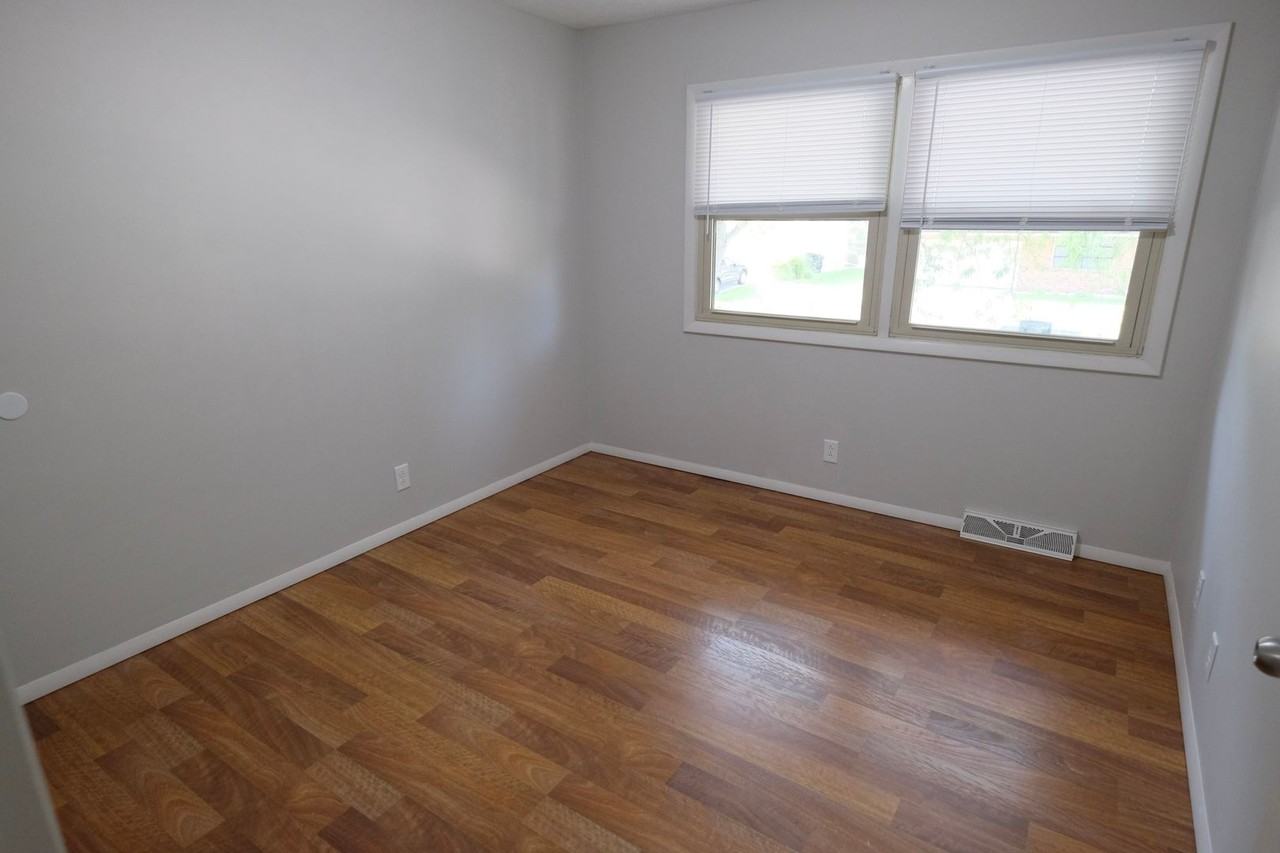 1418 Hanson Dr - Photo 7 of 17