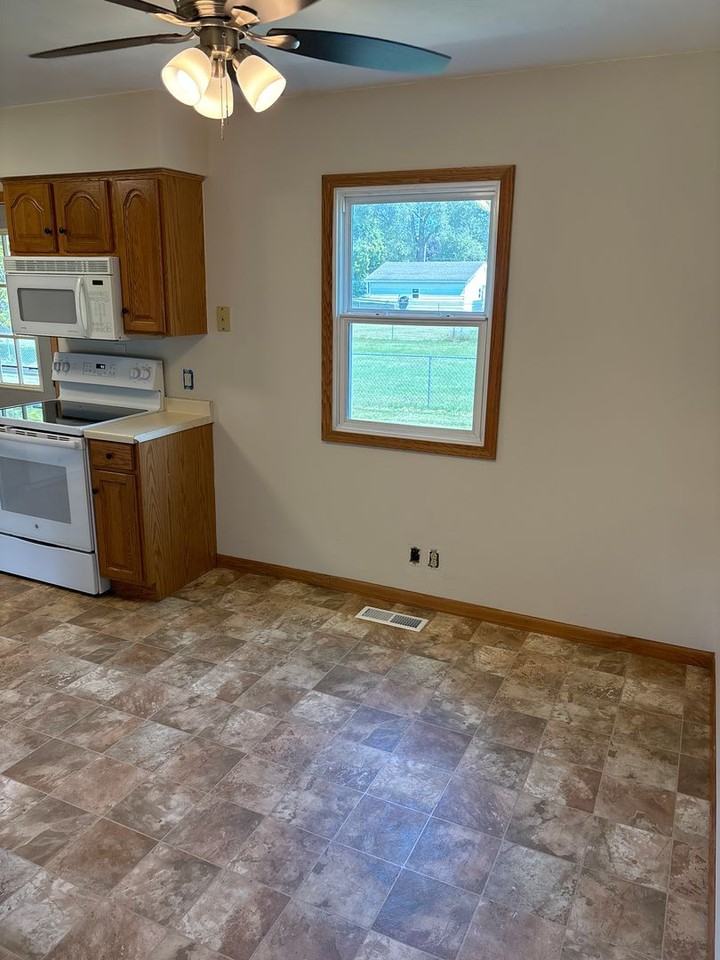 610 8th Ave - Photo 3 of 14