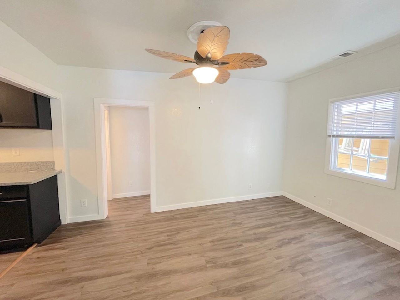 543 E Charlton St - Photo 3 of 14