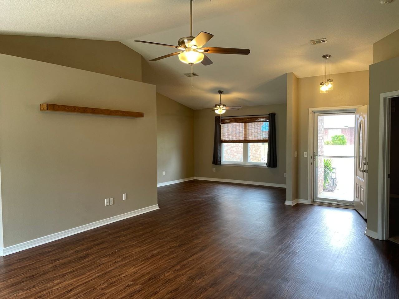 688 Buoy Dr - Photo 3 of 26