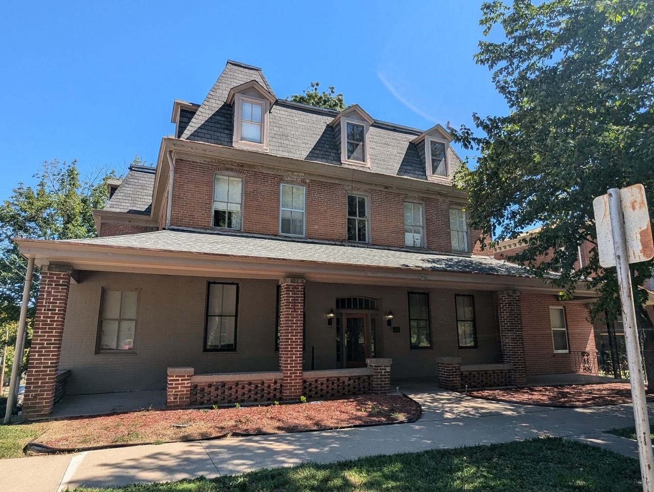 702 6th St. - Photo 2 of 4