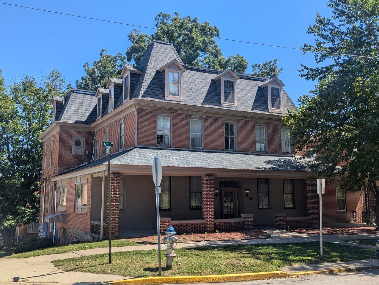 702 6th St. - Photo 3 of 4