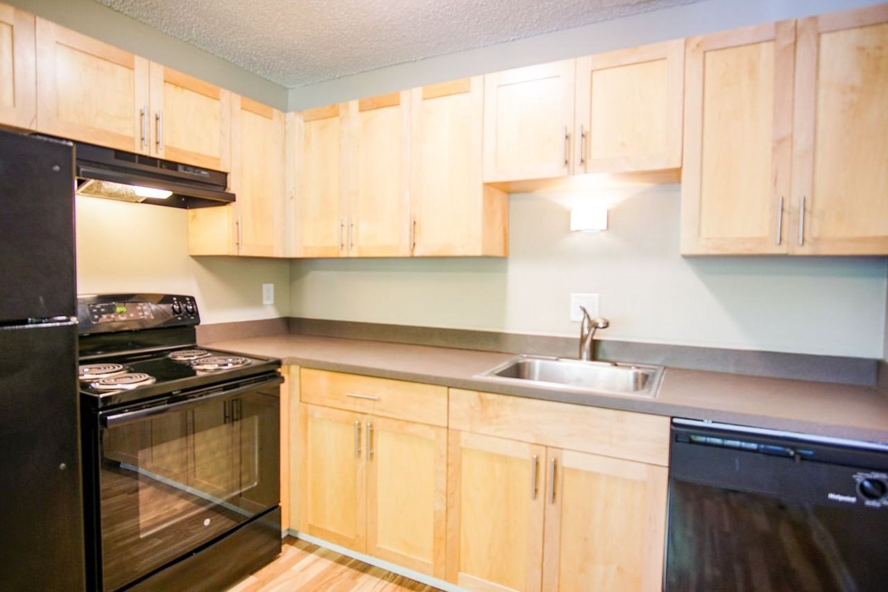 1533 Se Stark St - Photo 4 of 10