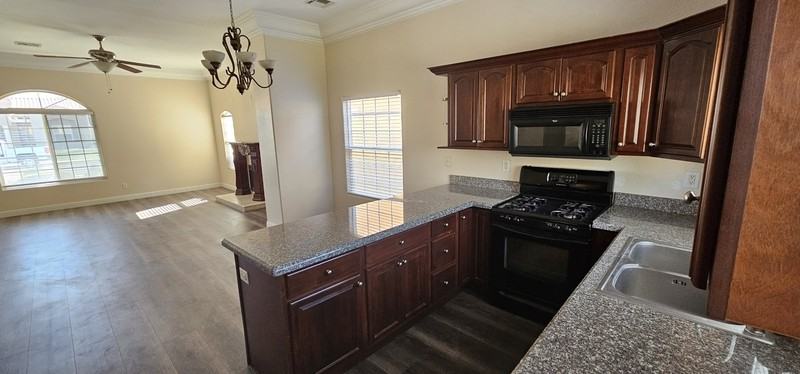 2814 Pinheiro Ct - Photo 2 of 9