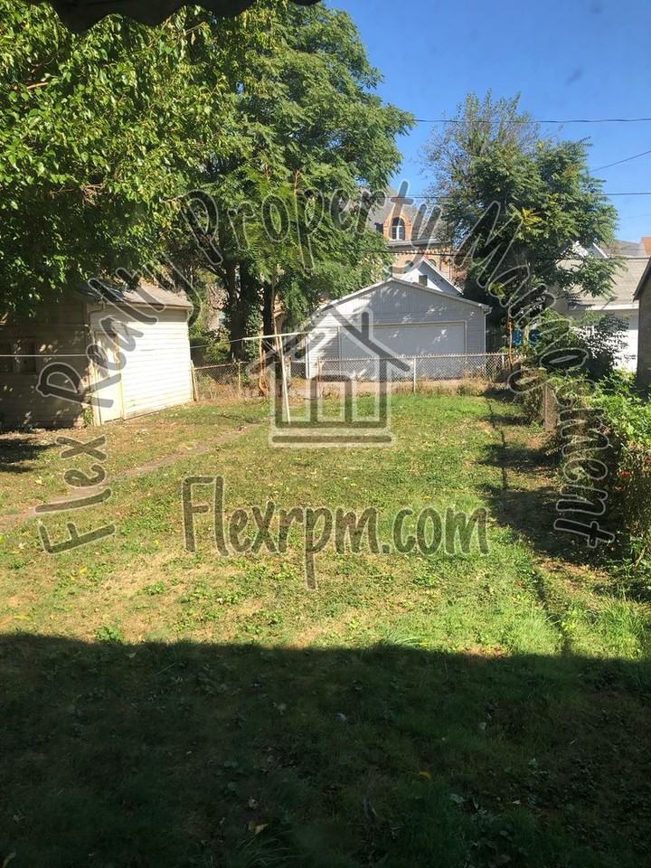 227 Everett St - Photo 2 of 10