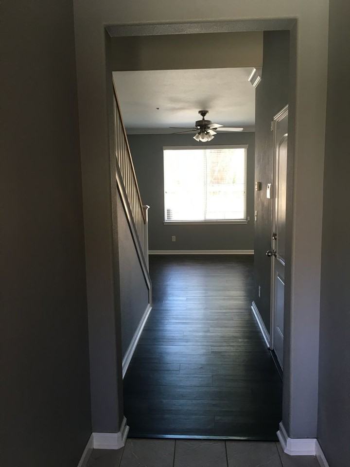 2139 Vienna Way - Photo 2 of 16