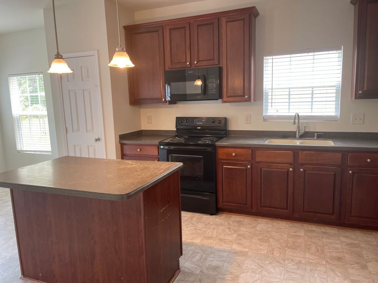 4806 Swanns Mill Dr - Photo 2 of 14