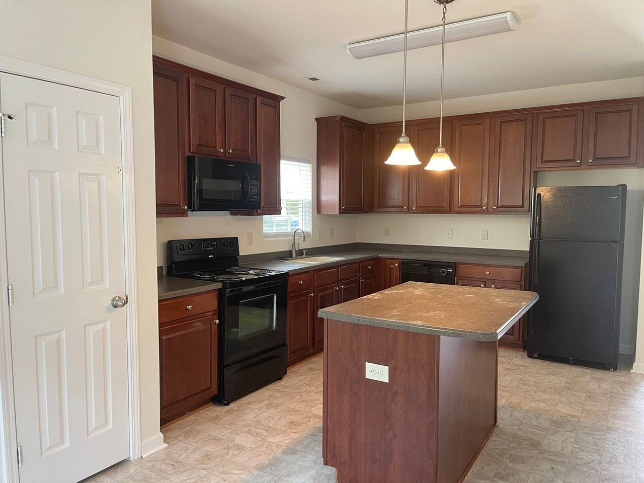 4806 Swanns Mill Dr - Photo 3 of 14
