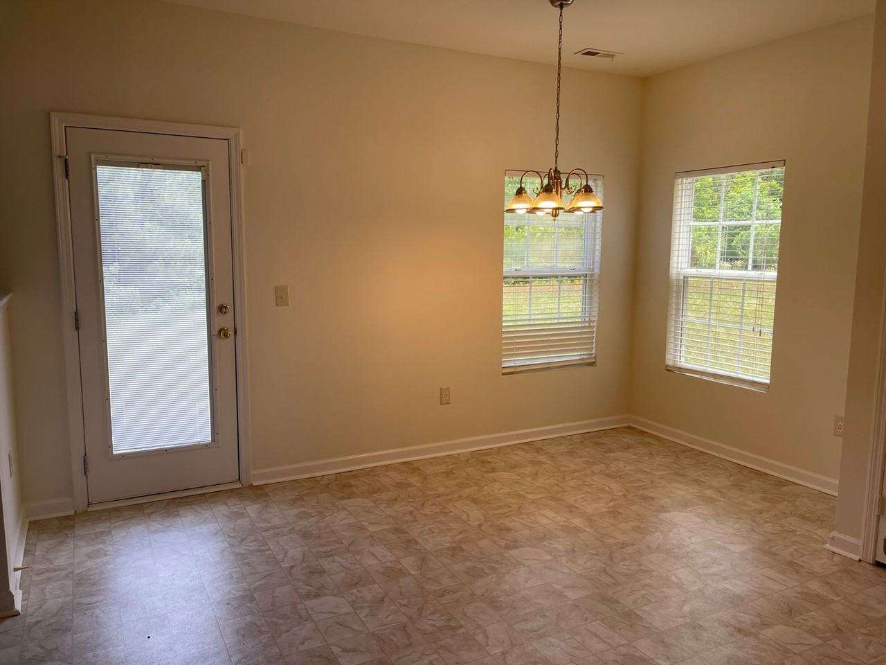 4806 Swanns Mill Dr - Photo 5 of 14