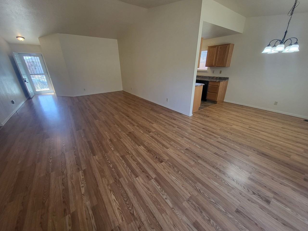 996 Desert Dr - Photo 3 of 13