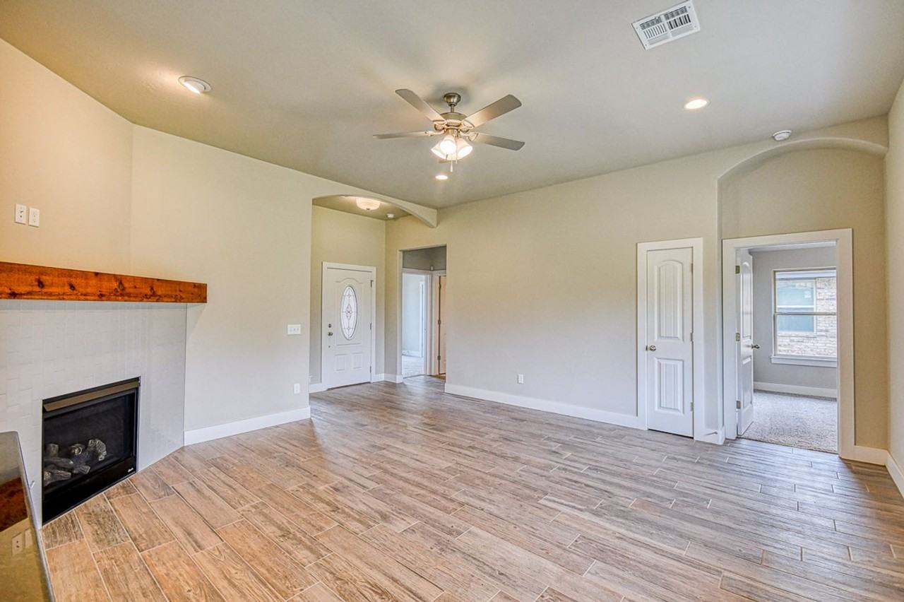 1016 E Jackrabbit Ln - Photo 4 of 29