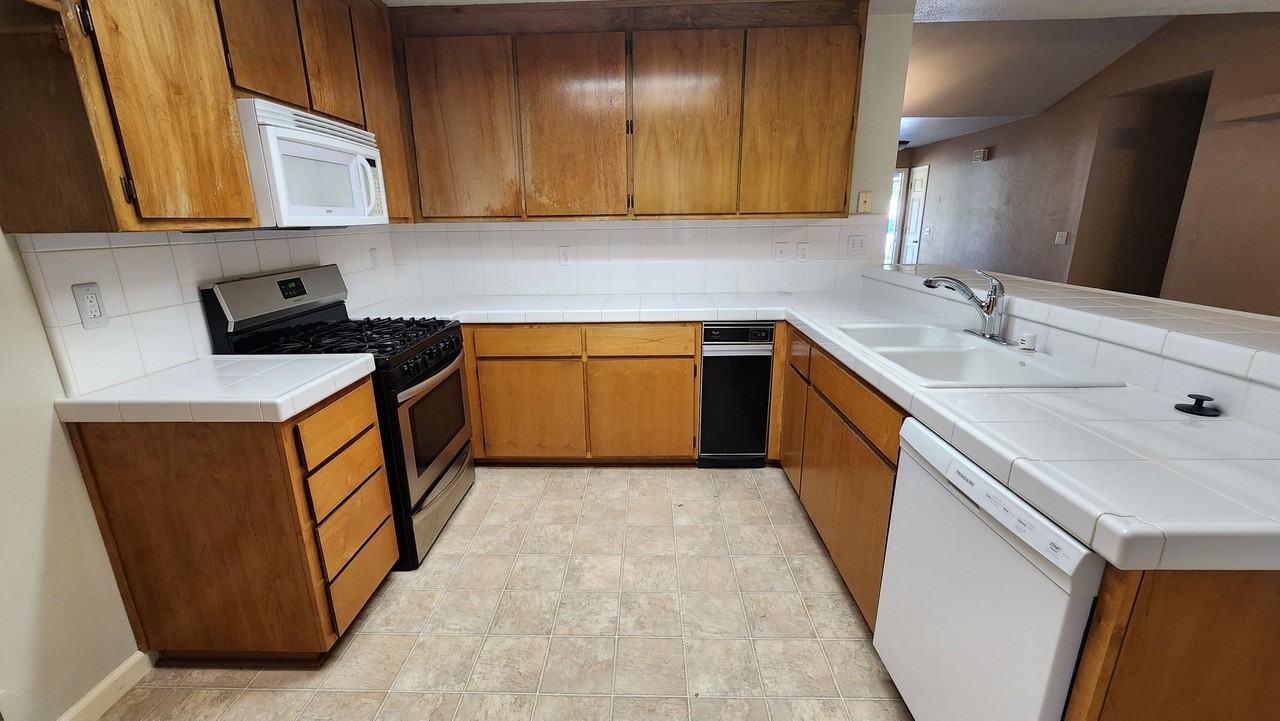 87 Tidmore Ln - Photo 2 of 18