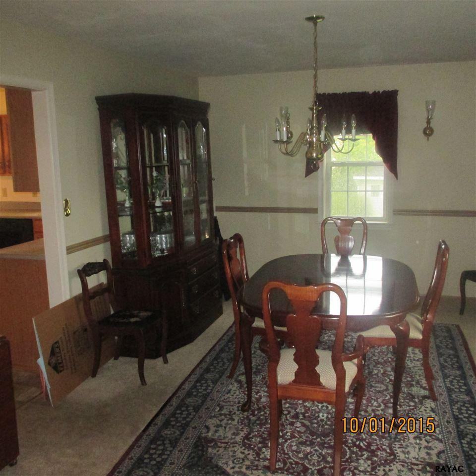 35 Parkview Dr - Photo 3 of 10