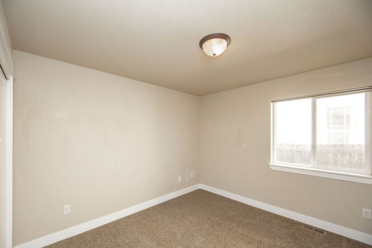 1907 Ravenview Rd - Photo 2 of 31