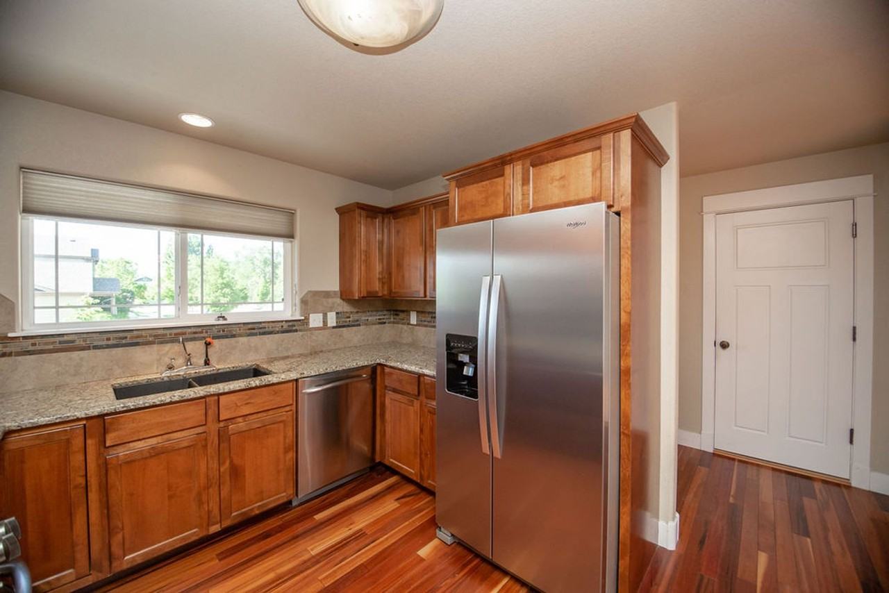 1907 Ravenview Rd - Photo 3 of 31