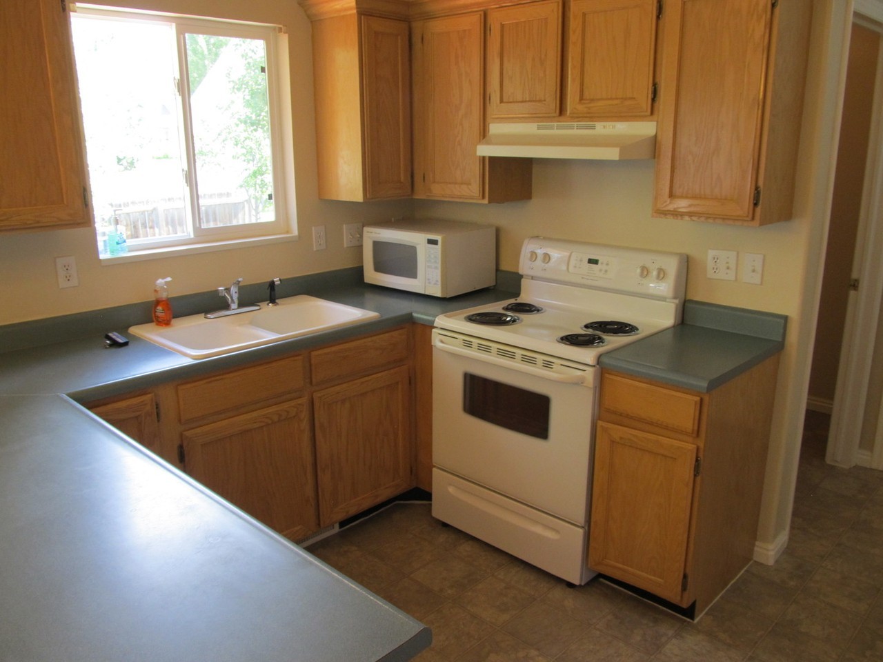 853 E Center St - Photo 5 of 24