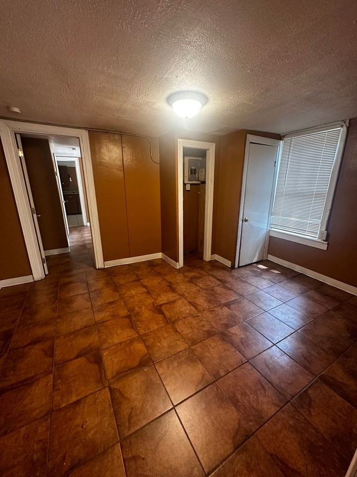 412 E 23rd St - Photo 3 of 10