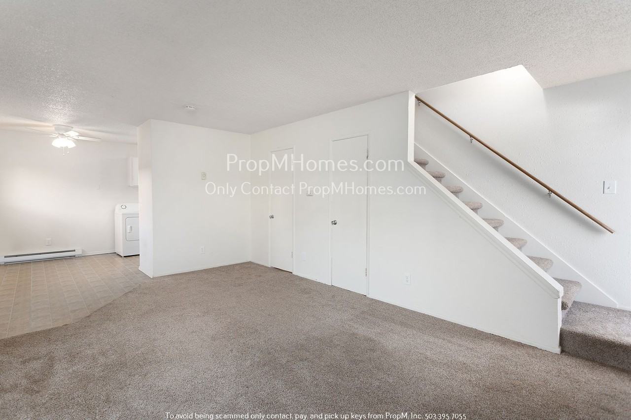 3510 Se 61st Ave - Photo 4 of 18