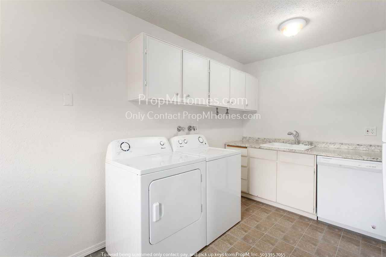 3510 Se 61st Ave - Photo 7 of 18