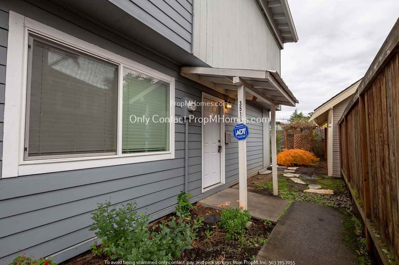 3516 Se 61st Ave - Photo 2 of 19