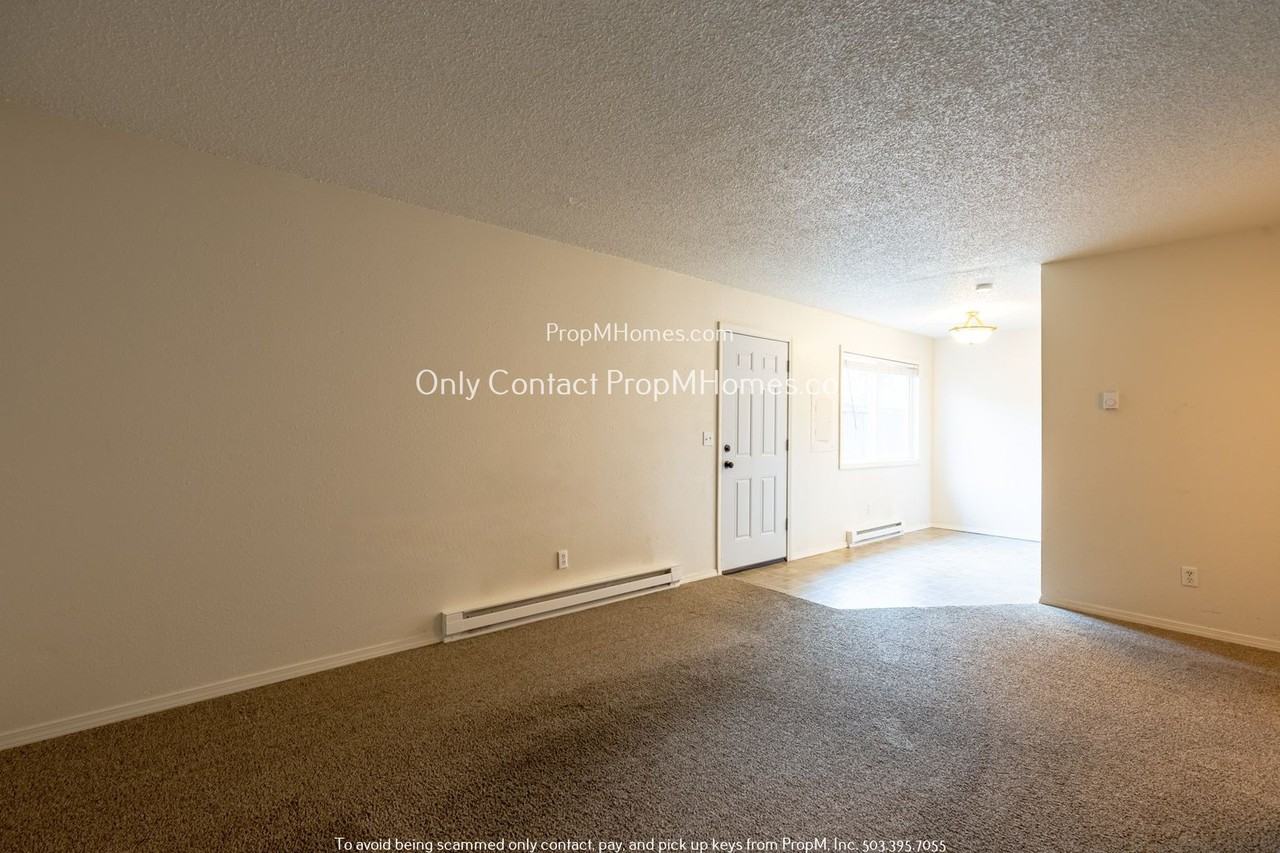 3516 Se 61st Ave - Photo 3 of 19