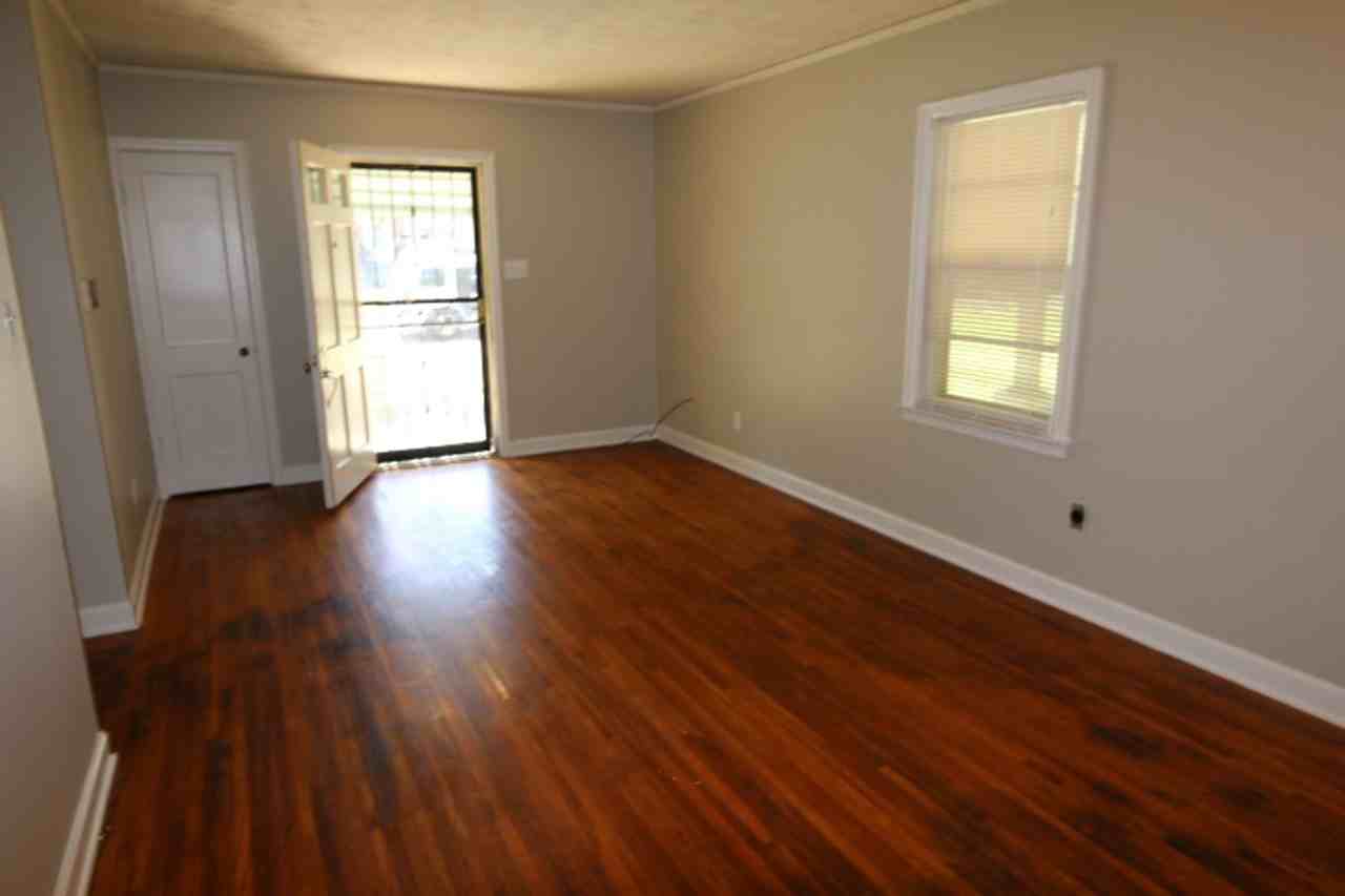 940 Vaughn Rd - Photo 2 of 11