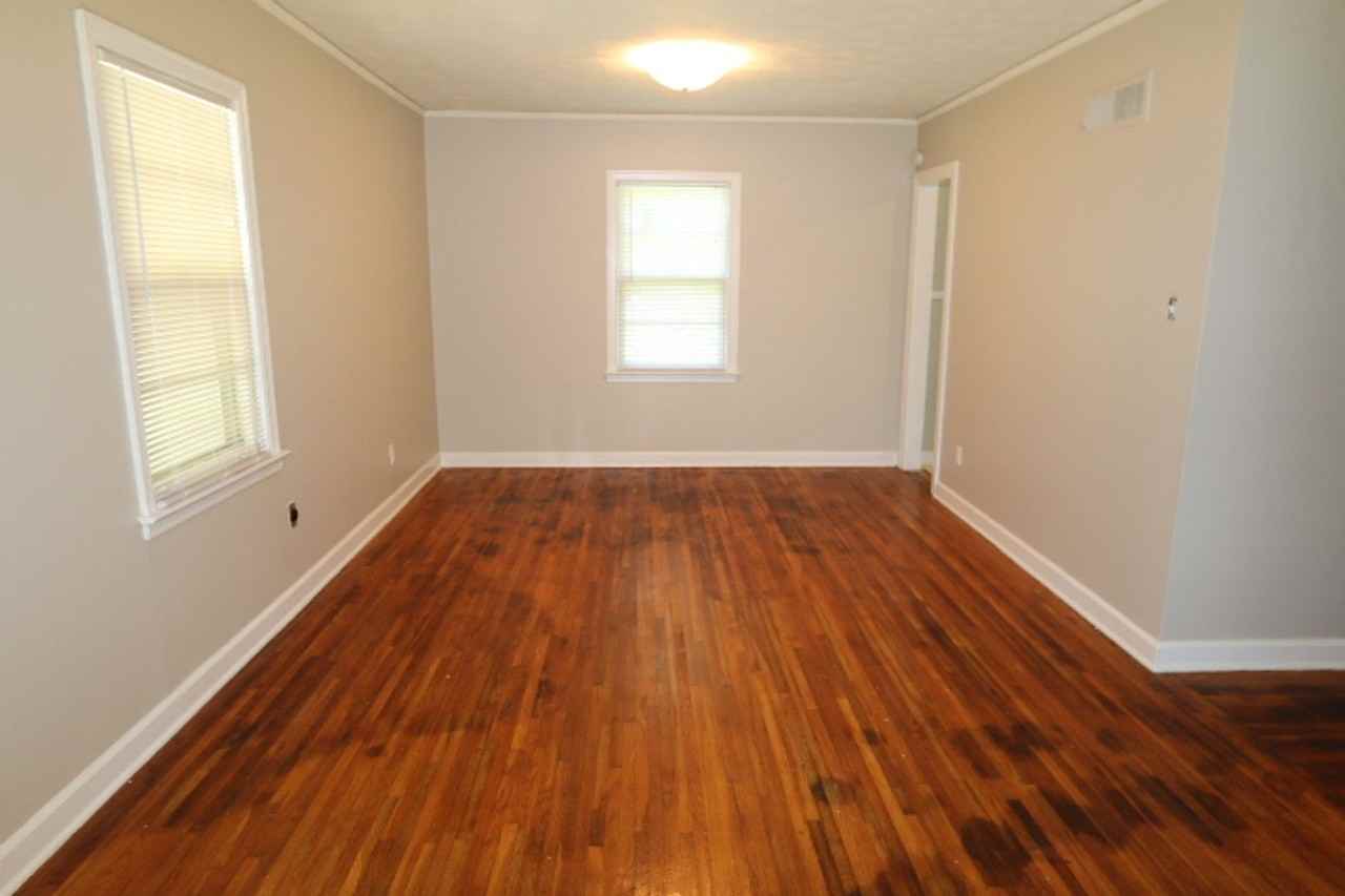 940 Vaughn Rd - Photo 3 of 11