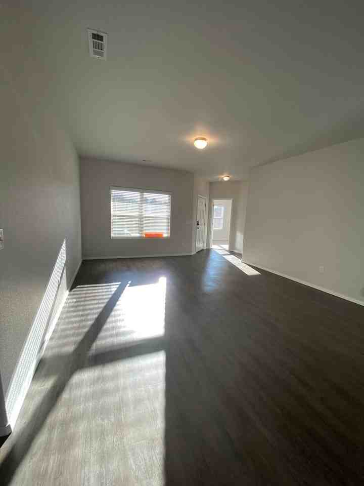 117 Cooper St - Photo 5 of 23