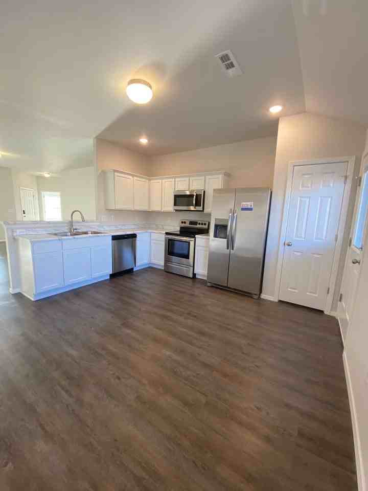 117 Cooper St - Photo 7 of 23