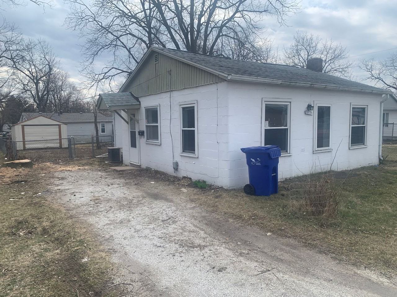 712 E Paris Ave - Photo 3 of 12