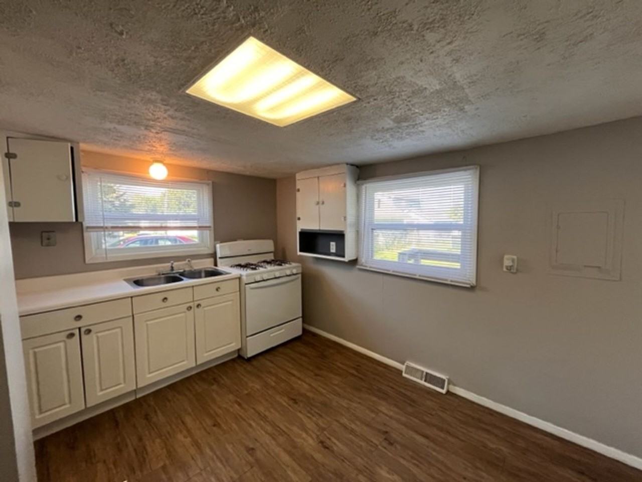 1321 S Nevada Ave - Photo 3 of 12