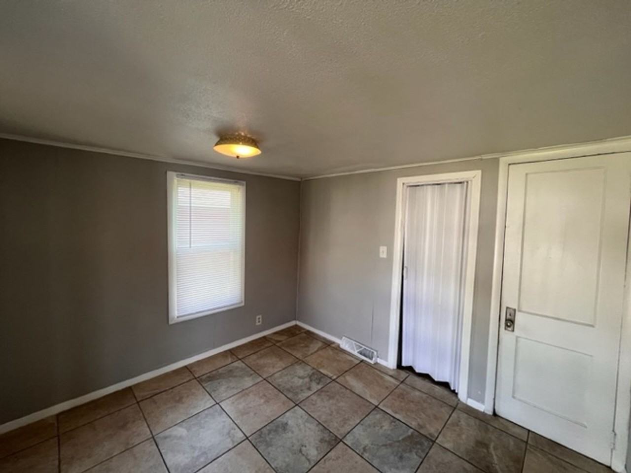 1321 S Nevada Ave - Photo 6 of 12