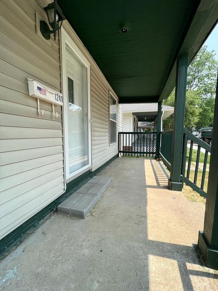 1241 Mccartney St - Photo 2 of 12