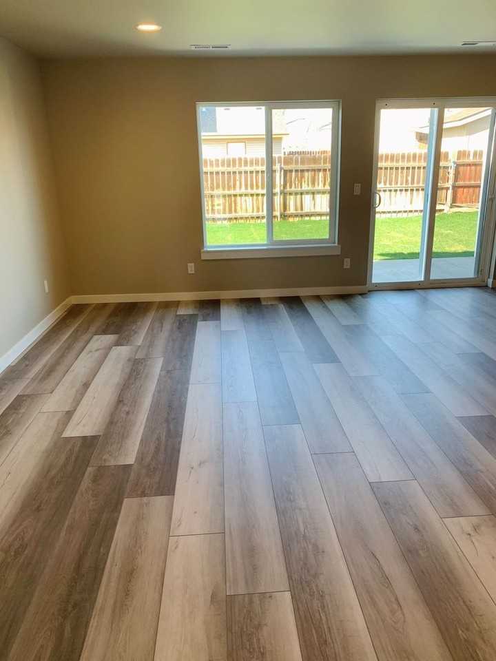 692 E Oregon Ave - Photo 3 of 14