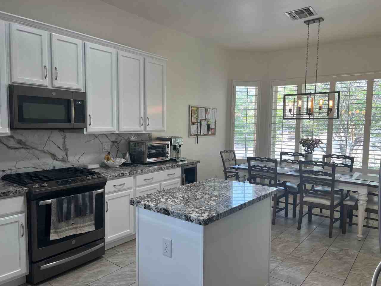 8930 N Treasure Mountain Dr - Photo 2 of 32